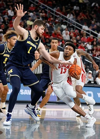 Terrance Williams II (5), Hunter Dickinson (1), and Caleb Houstan (22)