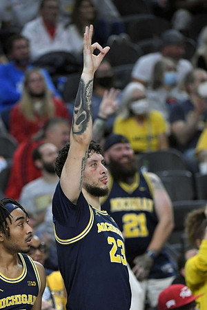 Frankie Collins (10) and Brandon Johns Jr. (23)