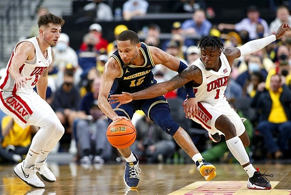 DeVante' Jones (12)