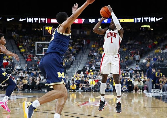 Eli Brooks (55) and Moussa Diabate (14)
