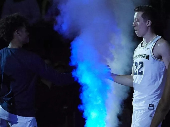 Jordan Poole (2) and Duncan Robinson (22)