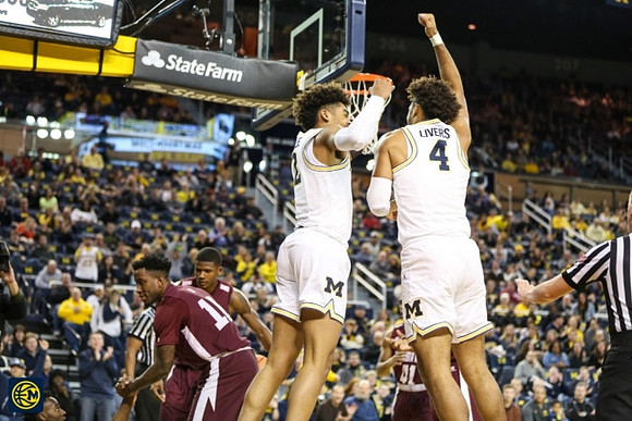 Jordan Poole (2) and Isaiah Livers (4)
