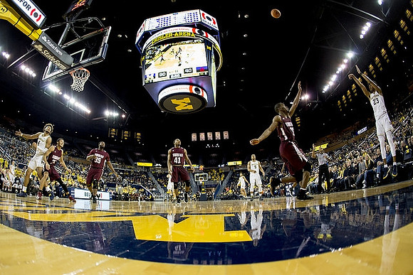 Isaiah Livers (4), Jaaron Simmons (5), and Ibi Watson (23)
