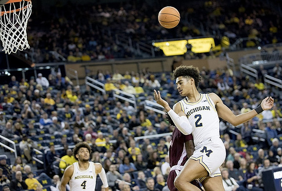 Isaiah Livers (4) and Jordan Poole (2)