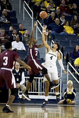 Isaiah Livers (4)