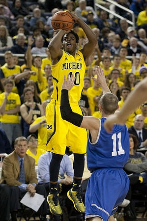 Derrick Walton Jr. (10)
