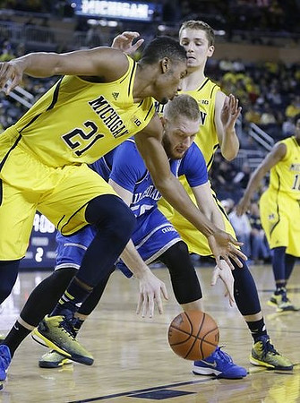 Zak Irvin (21) and Mark Donnal (34)