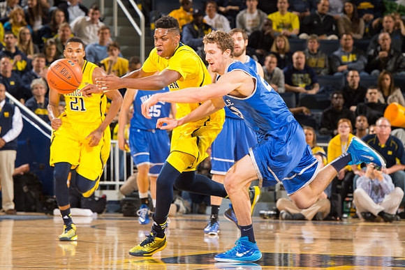 Zak Irvin (21) and Kameron Chatman (3)