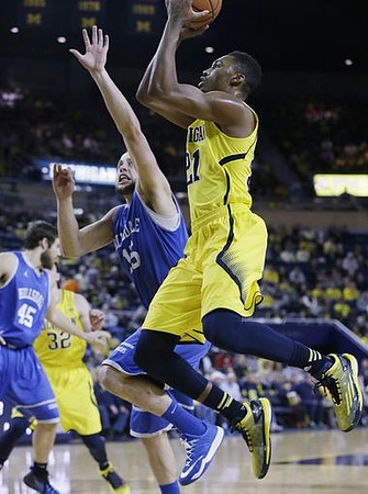 Zak Irvin (21) and Ricky Doyle (32)