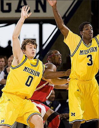 Zack Novak (0) and Manny Harris (3)
