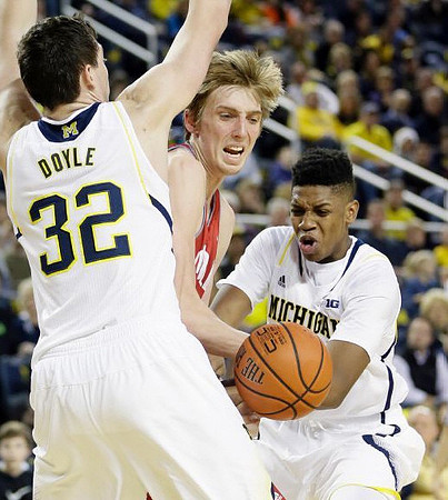 Ricky Doyle (32) and Kameron Chatman (3)