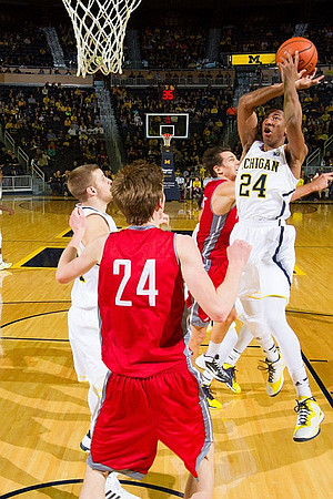 Max Bielfeldt (44) and Aubrey Dawkins (24)