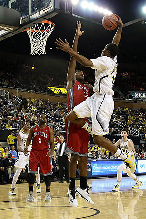 Aubrey Dawkins (24), Muhammad-Ali Abdur-Rahkman (12), and Sean Lonergan (20)