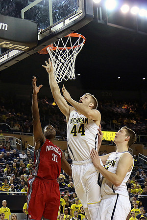 Max Bielfeldt (44) and Mark Donnal (34)