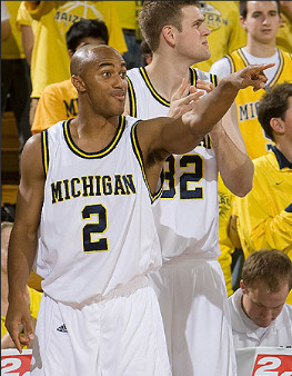 C.J. Lee (2) and Zack Gibson (32)