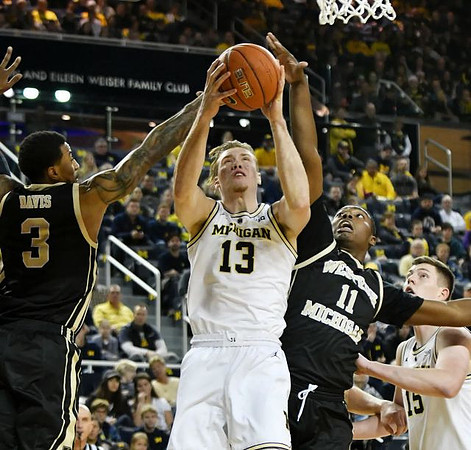 Ignas Brazdeikis (13) and Jon Teske (15)