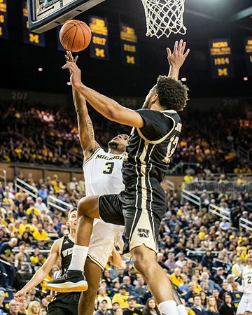 Zavier Simpson (3) and Jordan Poole (2)