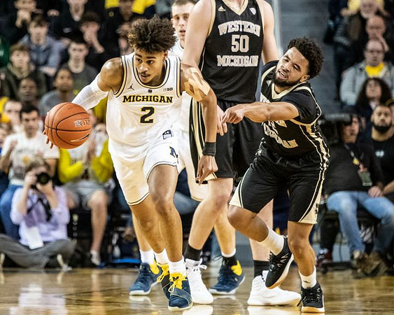 Jordan Poole (2) and Austin Davis (51)