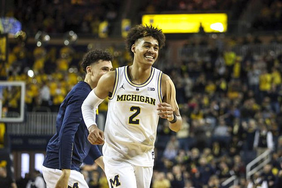 Jordan Poole (2) and Adrien Nunez (5)