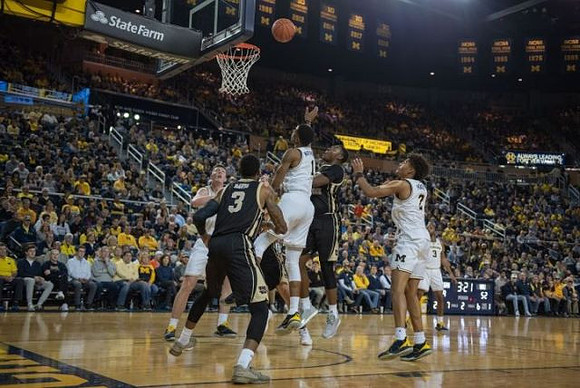 Jon Teske (15), Charles Matthews (1), Jordan Poole (2), and Zavier Simpson (3)