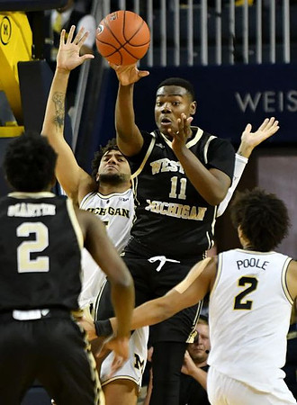 Isaiah Livers (4) and Jordan Poole (2)