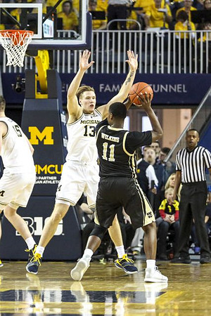 Jon Teske (15) and Ignas Brazdeikis (13)