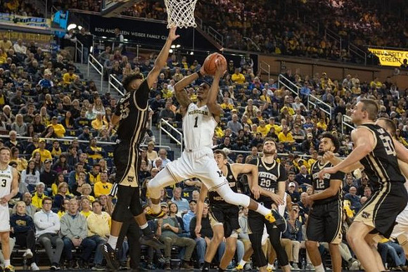 Ignas Brazdeikis (13) and Charles Matthews (1)