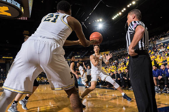 Zak Irvin (21) and D.J. Wilson (5)