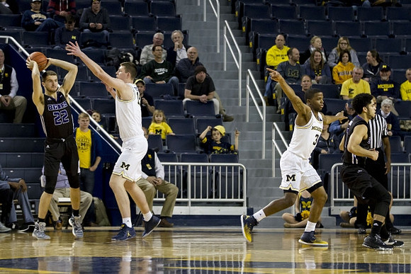 Jon Teske (15) and Xavier Simpson (3)
