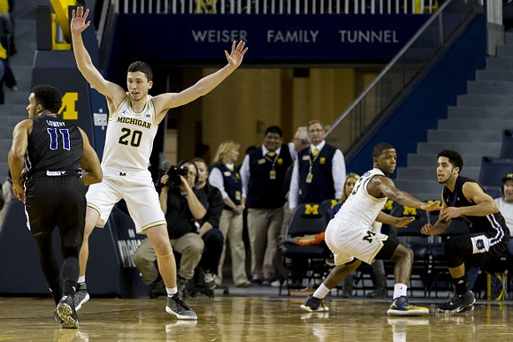 Sean Lonergan (20) and Xavier Simpson (3)
