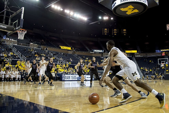 Xavier Simpson (3) and Jon Teske (15)