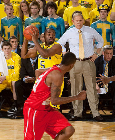 Eso Akunne (5), Stu Douglass (1), John Beilein, and Jeff Meyer