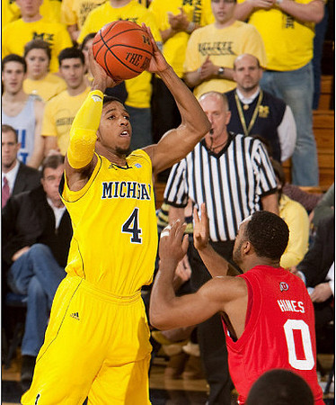 Darius Morris (4)