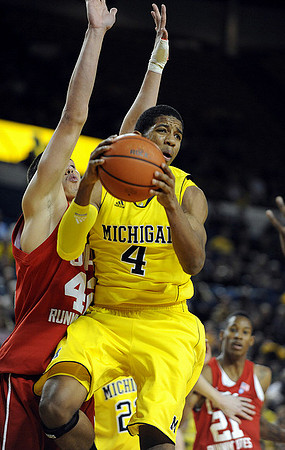 Darius Morris (4)