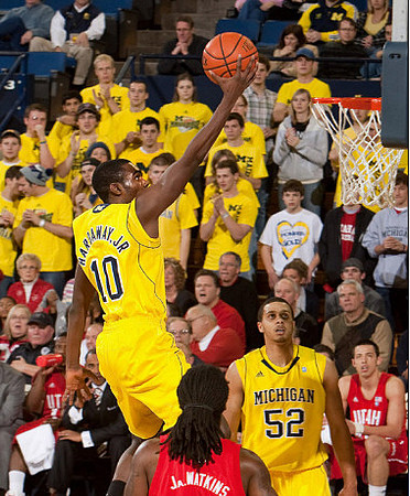 Tim Hardaway Jr. (10) and Jordan Morgan (52)