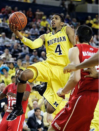 Darius Morris (4)