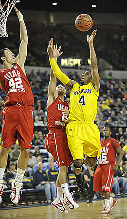 Darius Morris (4)