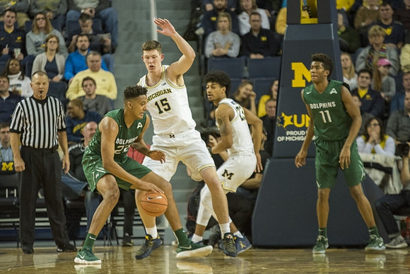 Jon Teske (15) and Ibi Watson (23)