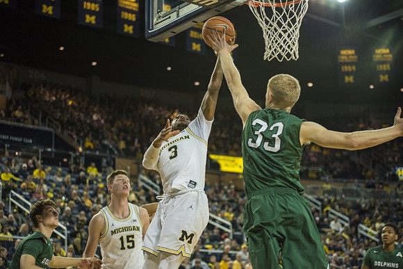 Jon Teske (15) and Zavier Simpson (3)