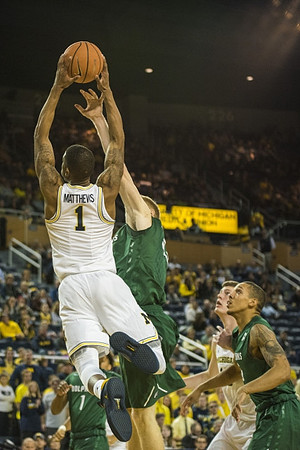 Charles Matthews (1) and Jon Teske (15)