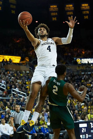 Isaiah Livers (4)