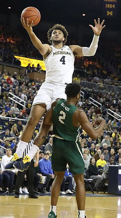 Isaiah Livers (4)