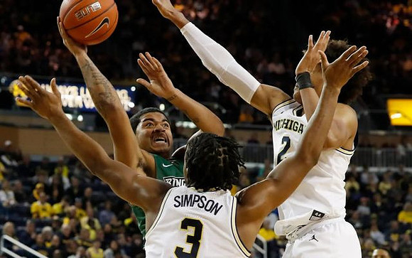 Zavier Simpson (3) and Jordan Poole (2)