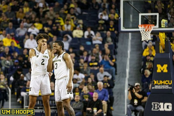 Jordan Poole (2) and Zavier Simpson (3)