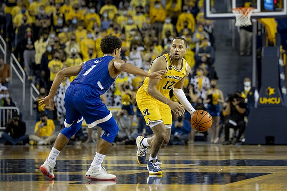 DeVante' Jones (12)
