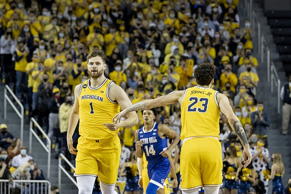 Hunter Dickinson (1) and Brandon Johns Jr. (23)
