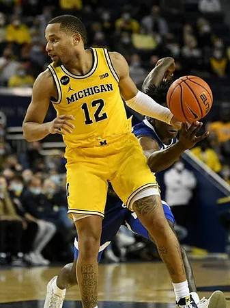 DeVante' Jones (12)