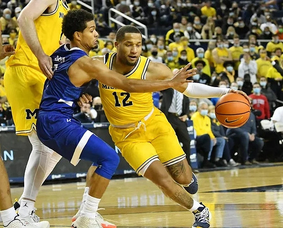 DeVante' Jones (12)