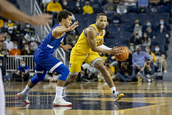 DeVante' Jones (12)