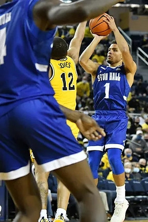 DeVante' Jones (12)
